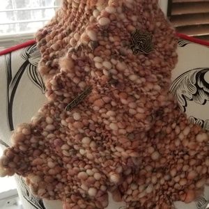 Knitted Collar with decorative closure